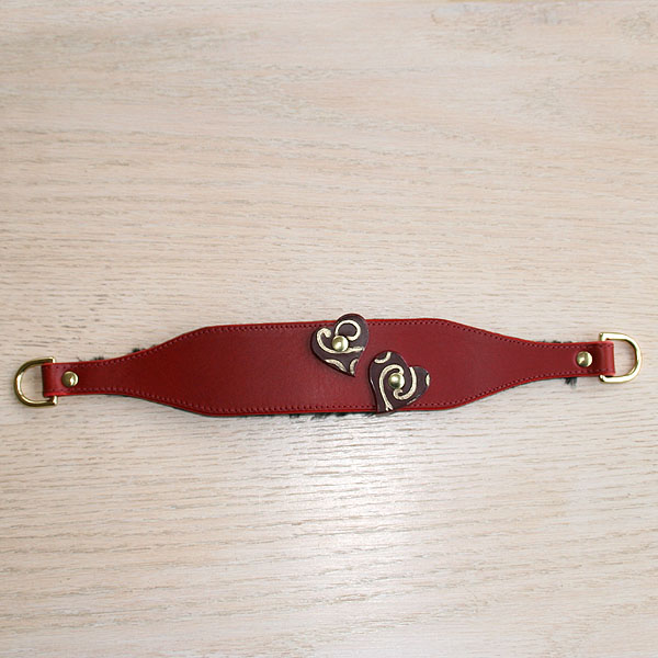 buckle-matringale-added-hearts-red_2