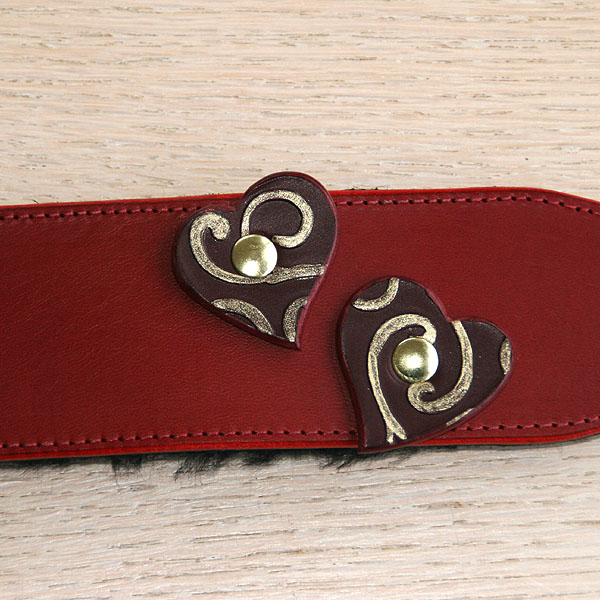 buckle-matringale-added-hearts-red_3