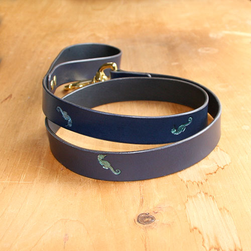 leather-lead-random-seahorses-blue-1-inch_2