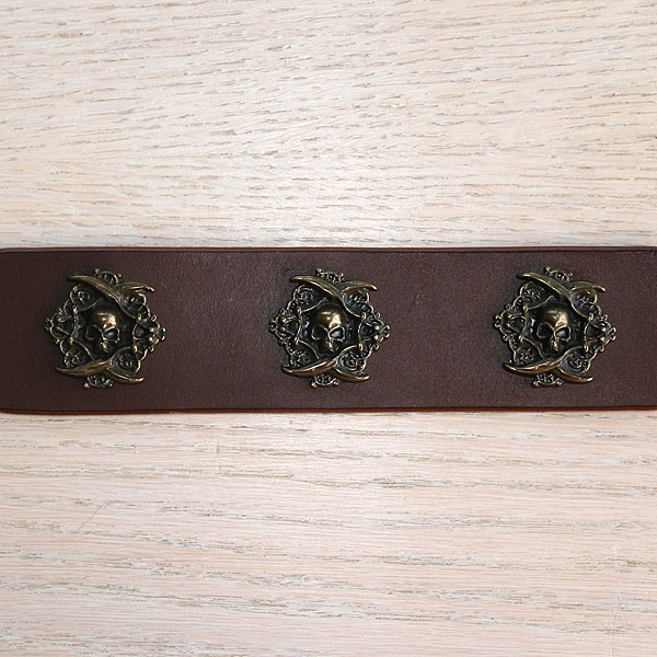 leather-buckle-collar-pirate-conchos-2-inch_3