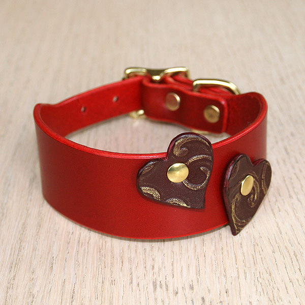 red-buckle-collar-with-burgundy-hearts_1