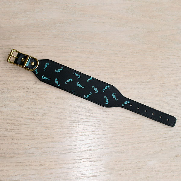 black-wide-buckle-green-seahorses_2