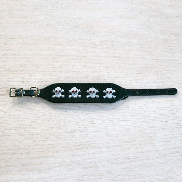 iggy-size-skull-and-crystal-buckle-collar_2