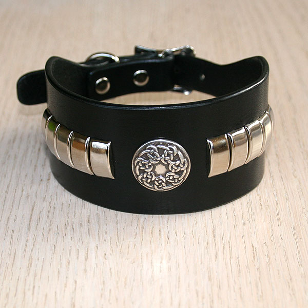 leather-buckle-collar-concho-clinchers-2-inch-wide_1