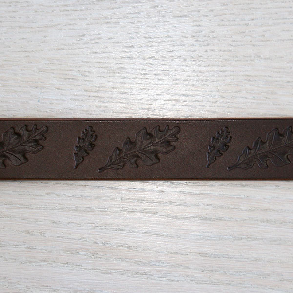 leather-buckle-collar-paired-oak-leaves-chestnut-1-5-inch_3