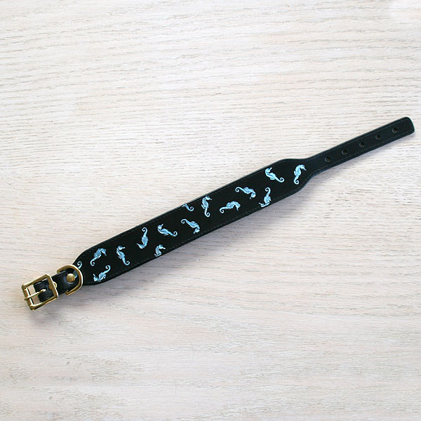 leather-buckle-collar-pale-greenblue-floating-seahorses-1-5-inch-wide_2