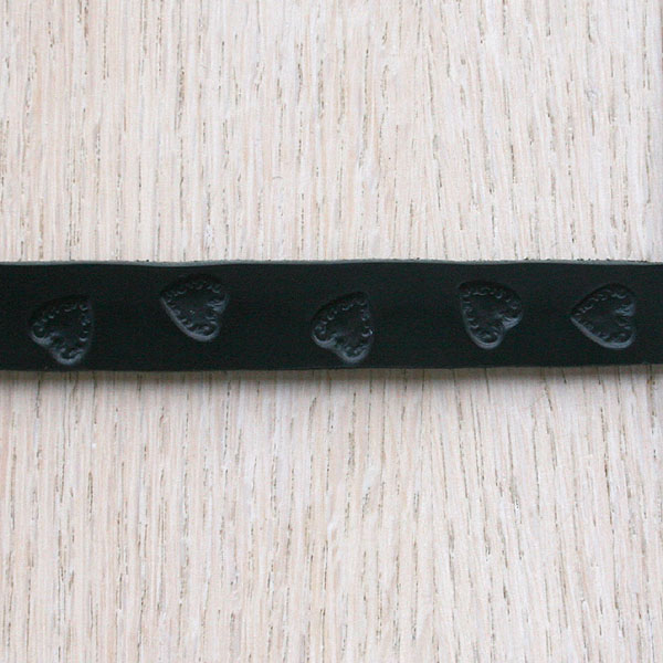leather-straight-collar-swirly-hearts-5-8-inch-wide_1