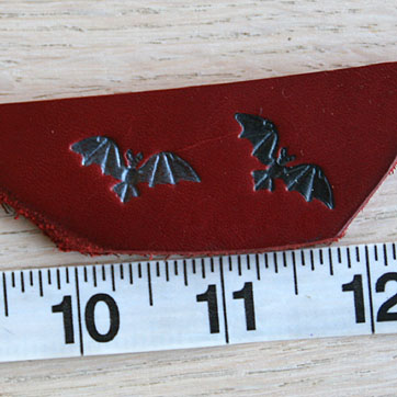 bats_on_red